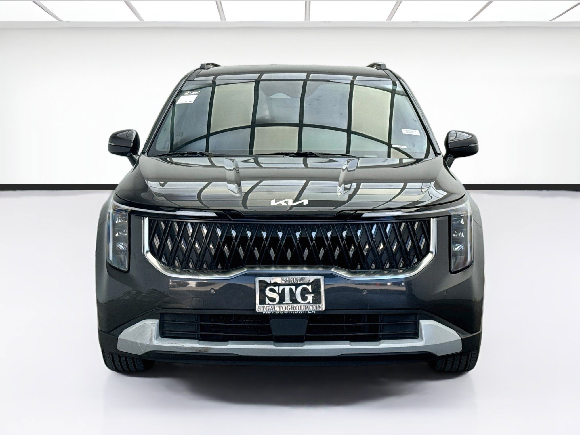 Used 2025 Kia Carnival EX FWD image 2