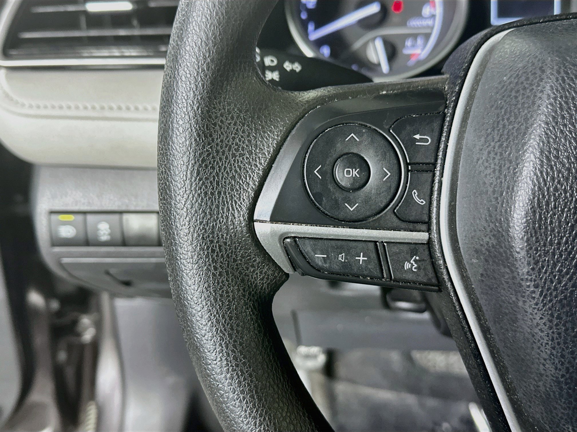 Used 2024 Toyota Camry LE w/ Convenience Package FWD image 16