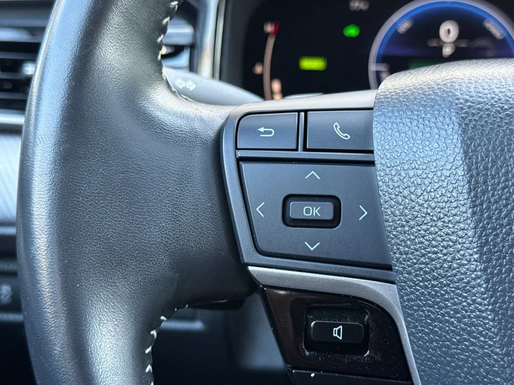 Used 2025 Toyota Camry SE w/ Convenience Package FWD image 30