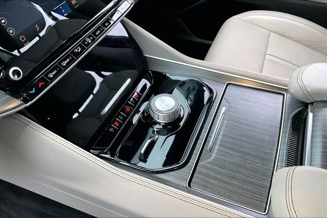 Used 2024 Jeep Wagoneer L Series II w/ Flexible Seating Group image 13