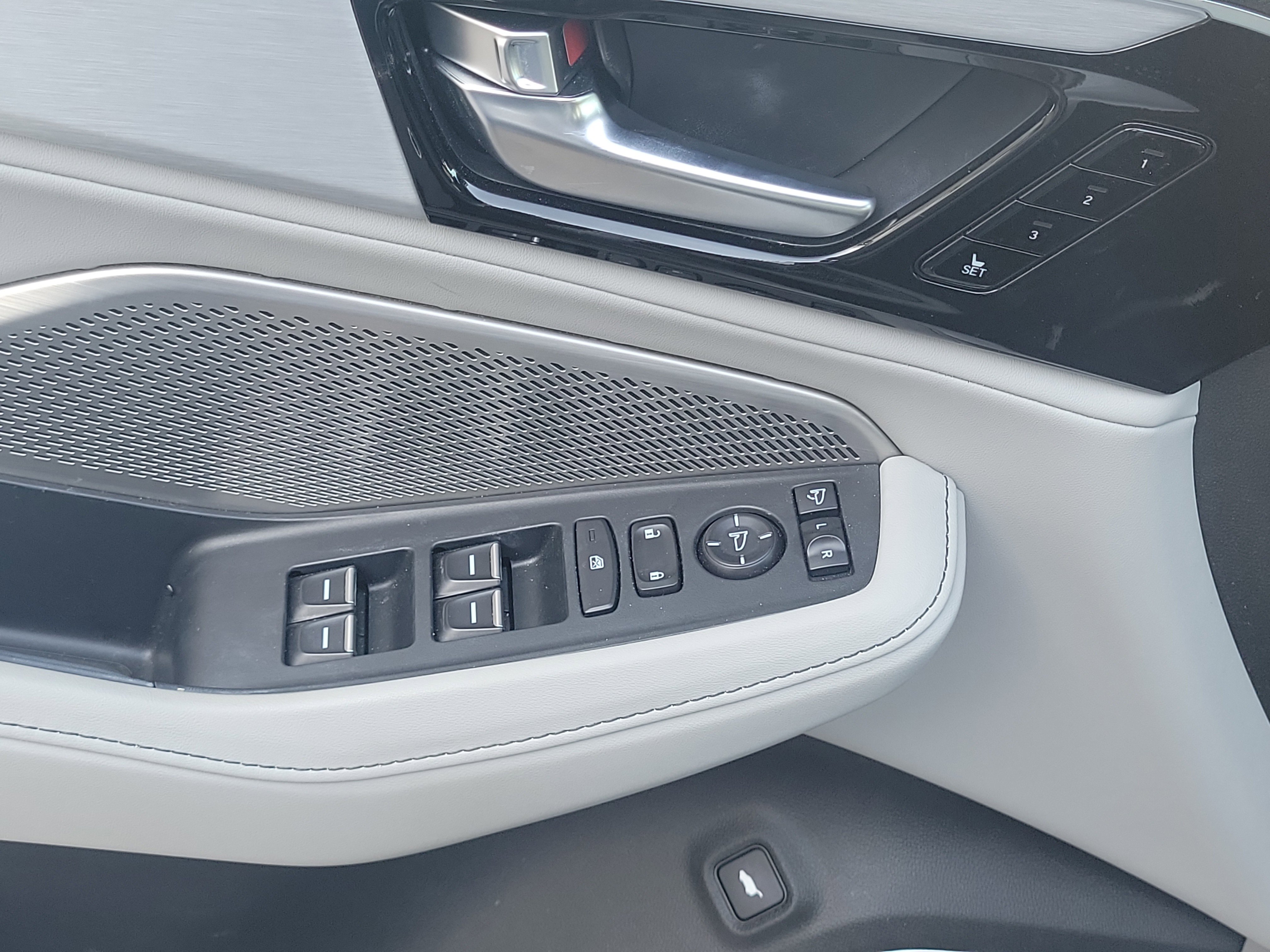 Used 2024 Acura MDX FWD w/ Technology Package image 16