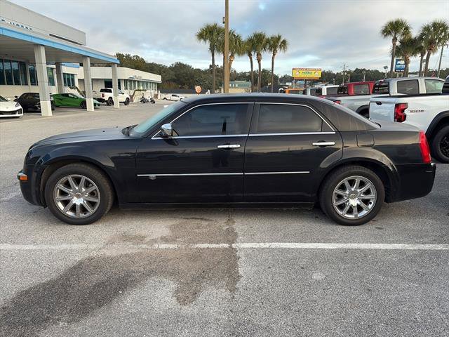 Used 2010 Chrysler 300 C w/ Luxury Group II image 4