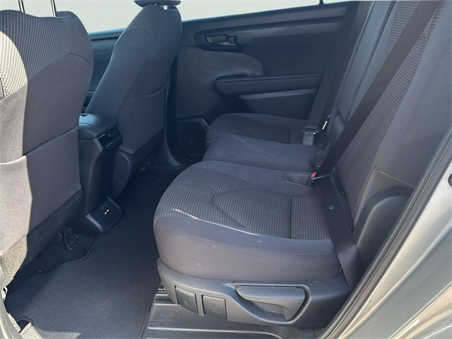 Used 2020 Toyota Highlander LE image 16