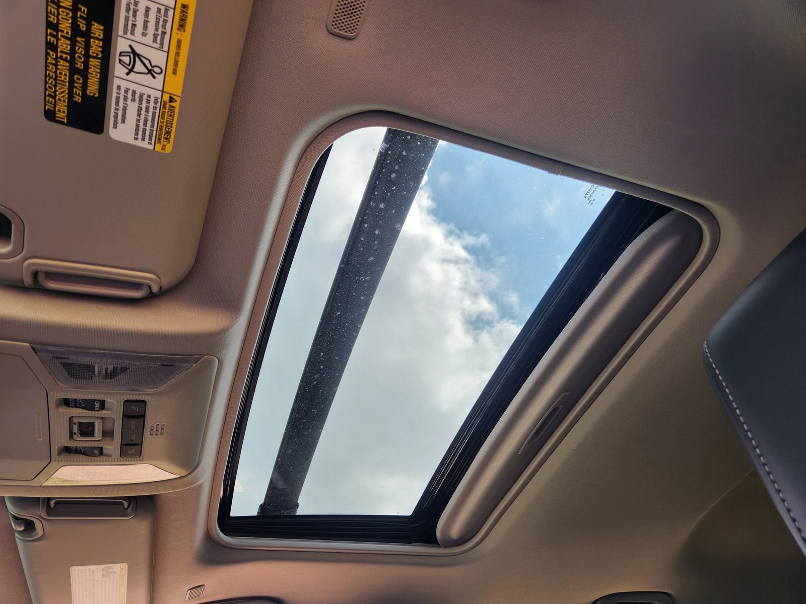 Used 2025 Toyota RAV4 Limited image 23