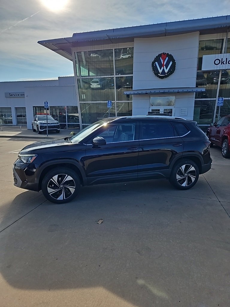 New 2026 Volkswagen Taos SE image 8