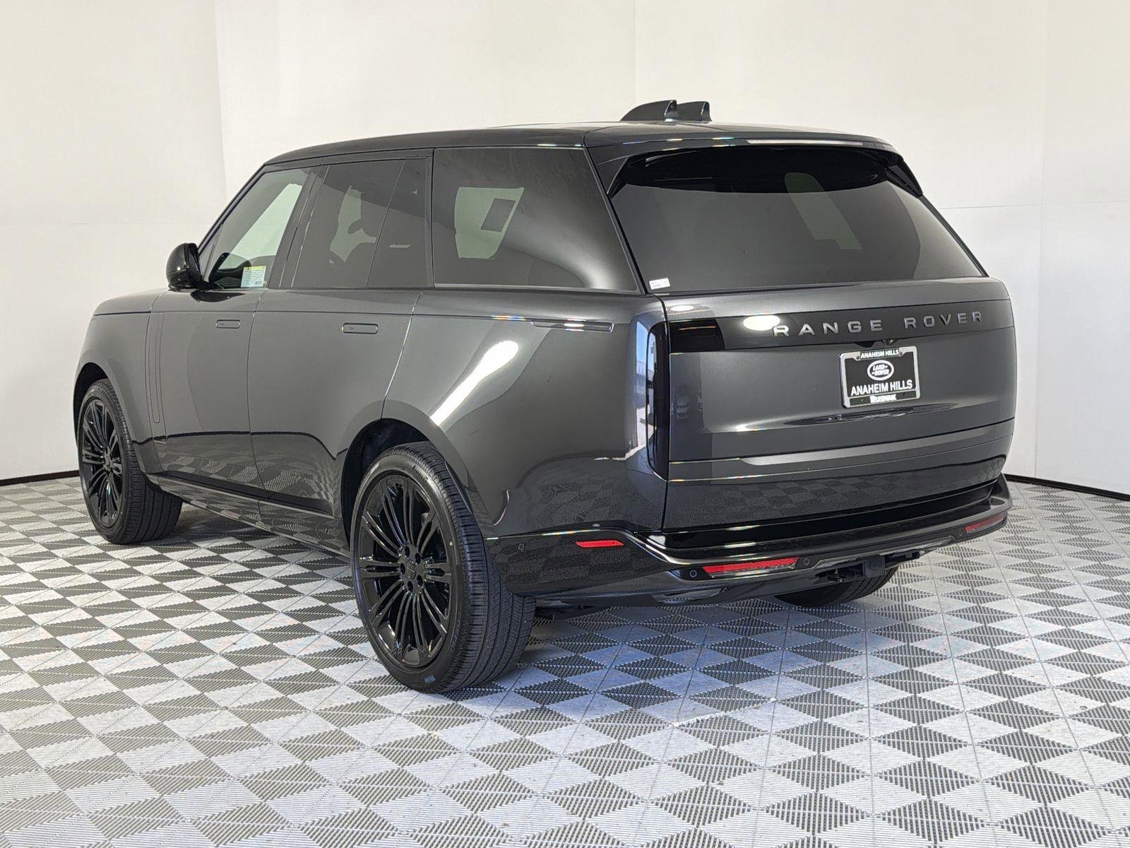 New 2026 Land Rover Range Rover SE image 3
