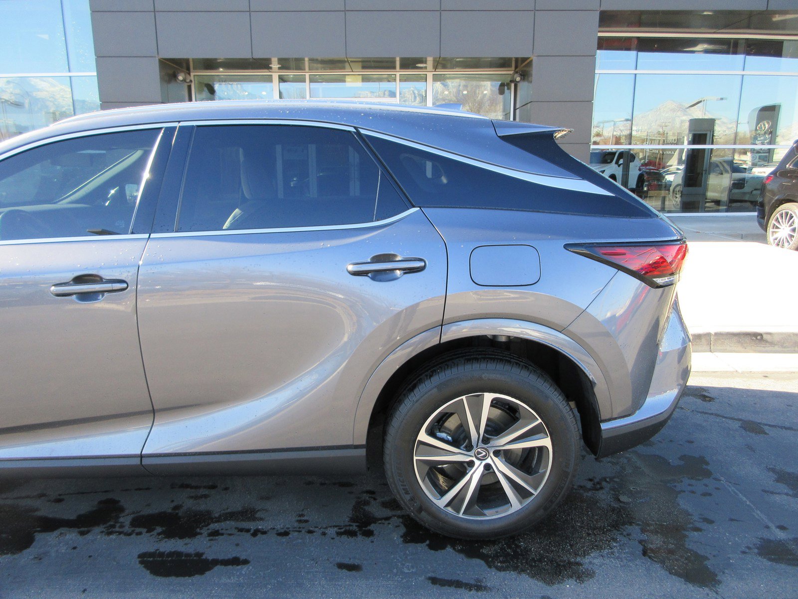 Used 2023 Lexus RX 350h image 4