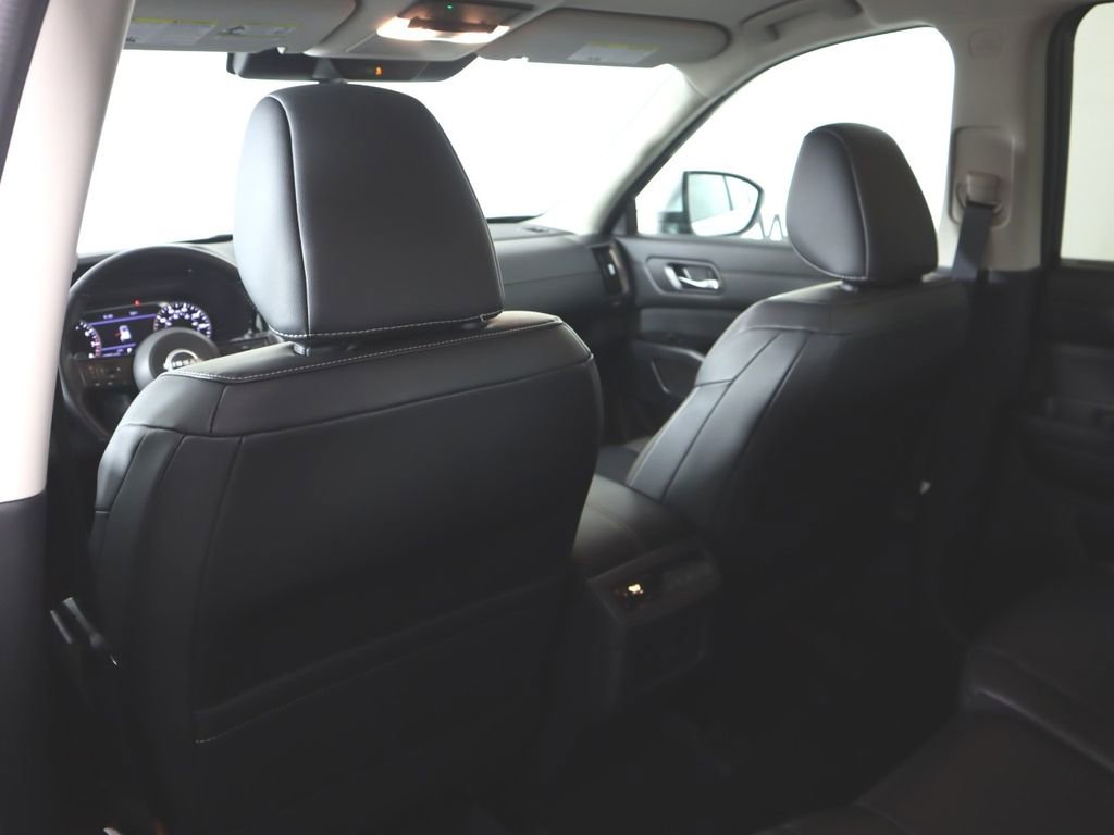 Used 2022 Nissan Pathfinder SL AWD/4WD image 25