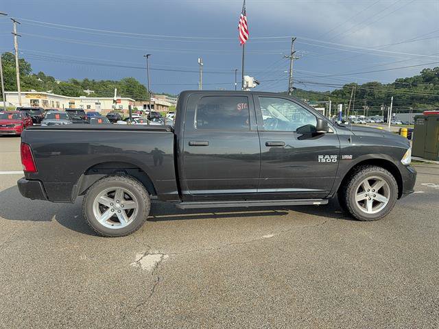 Used 2018 RAM 1500 Express w/ Express Value Package AWD/4WD image 3