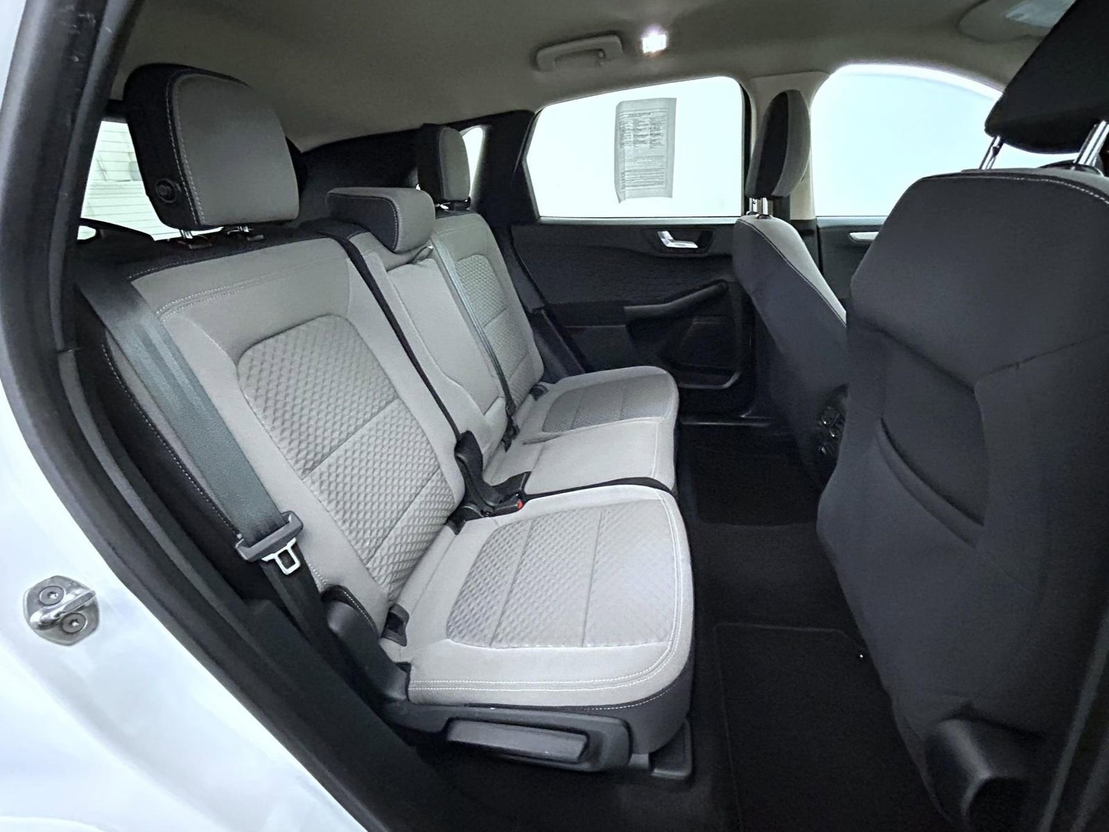 Used 2020 Ford Escape SE image 18