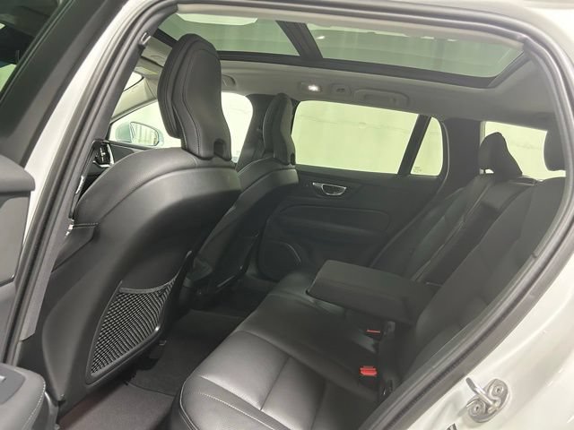 Certified 2025 Volvo V60 B5 Cross Country Plus AWD/4WD image 12