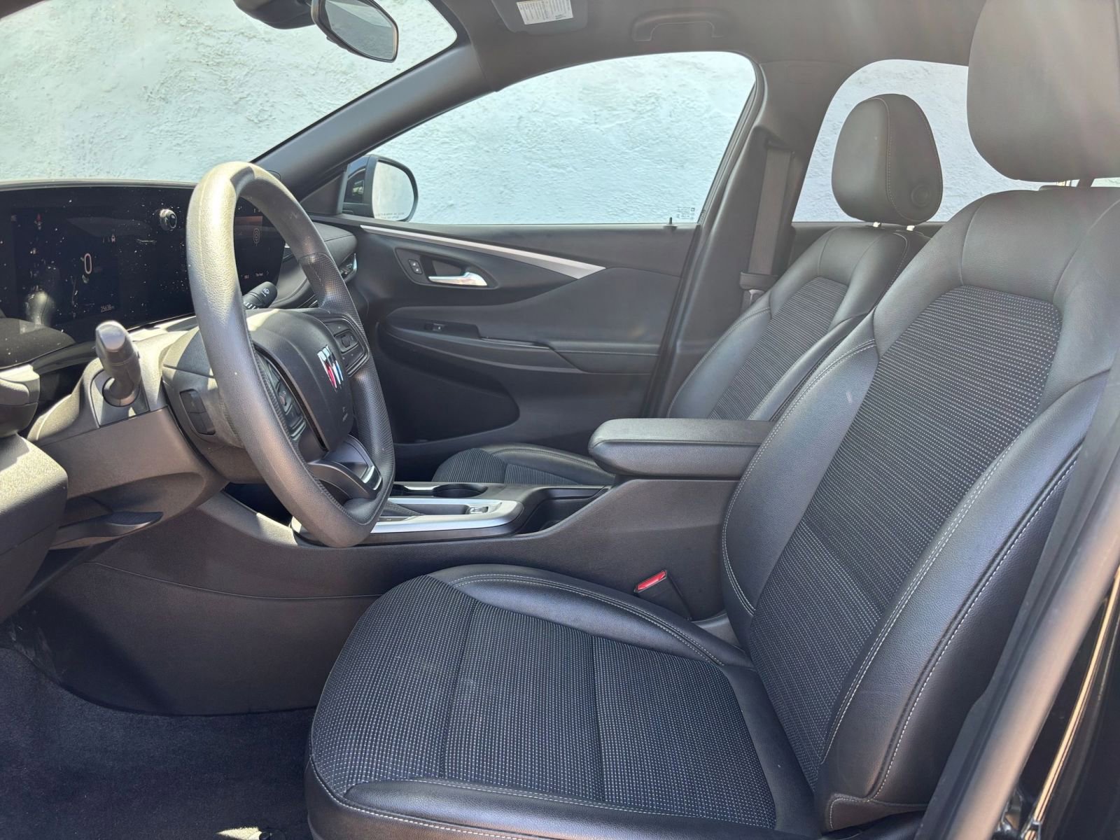 Used 2025 Buick Envista Preferred image 25
