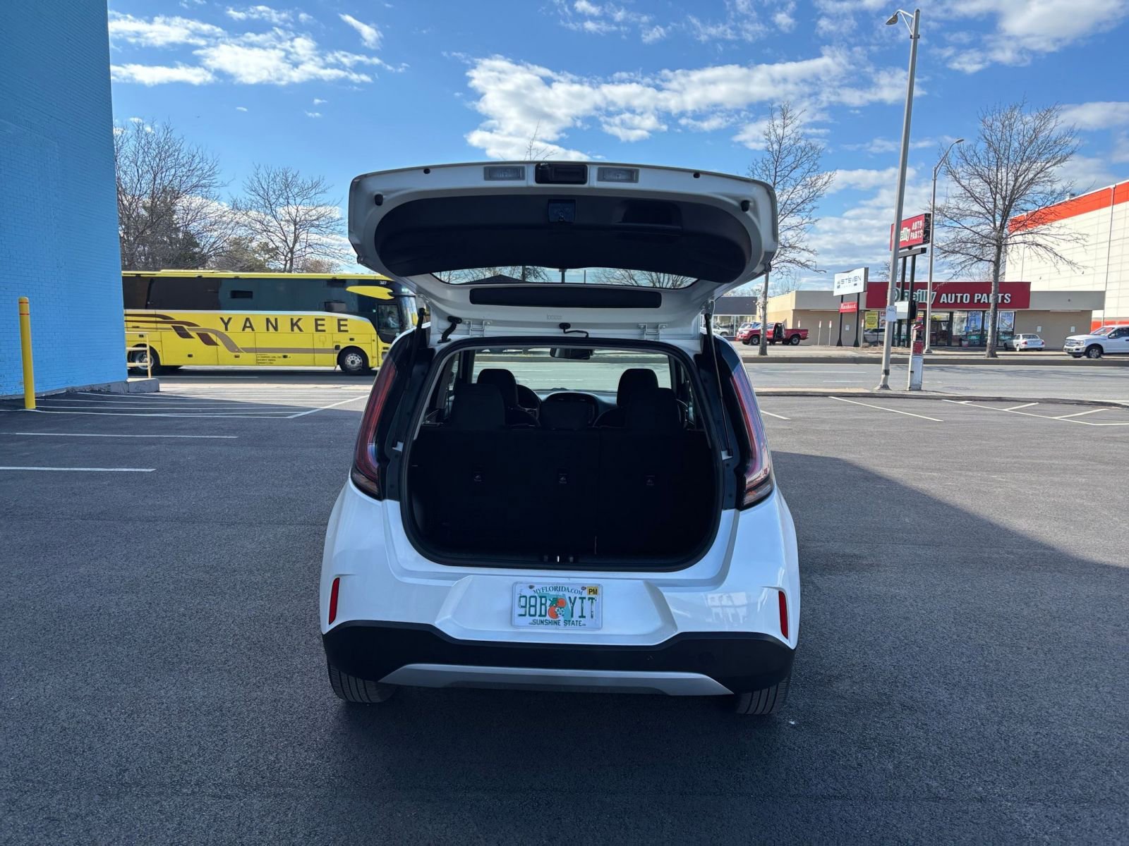 Used 2025 Kia Soul LX w/ LX Technology Package FWD image 29