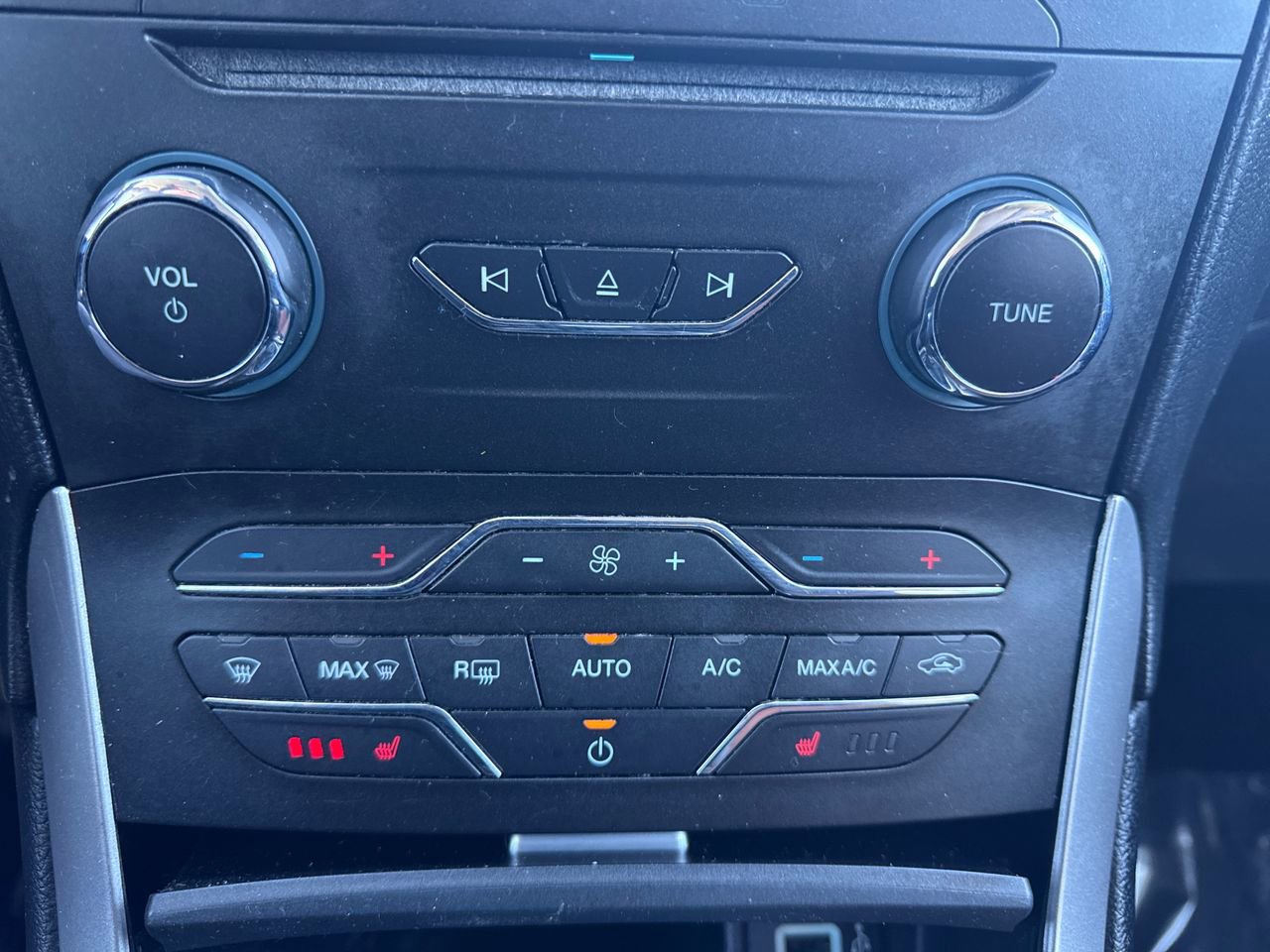 Used 2018 Ford Edge SEL w/ Equipment Group 201A image 21