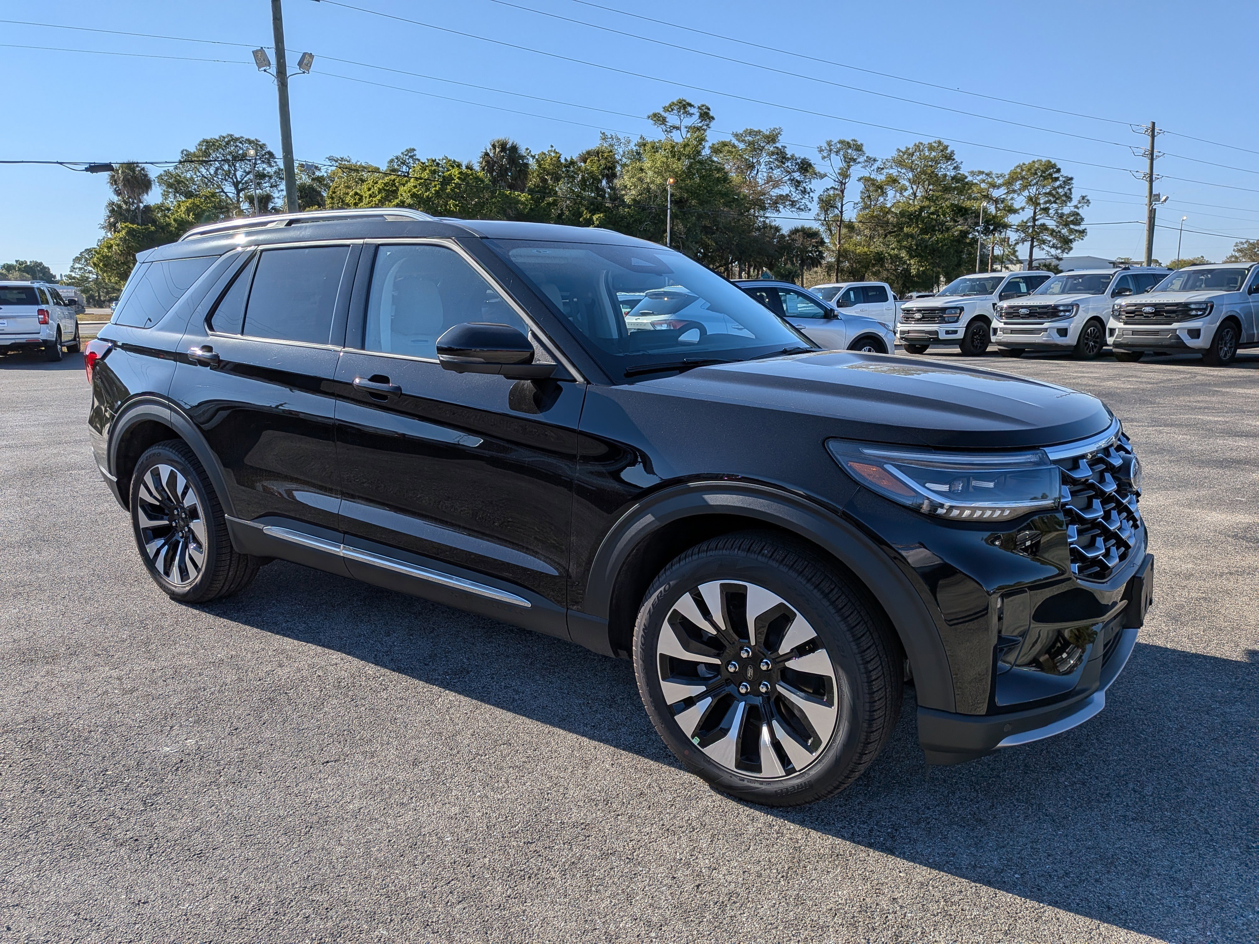 New 2026 Ford Explorer Platinum w/ LUX Leather Package AWD/4WD image 2