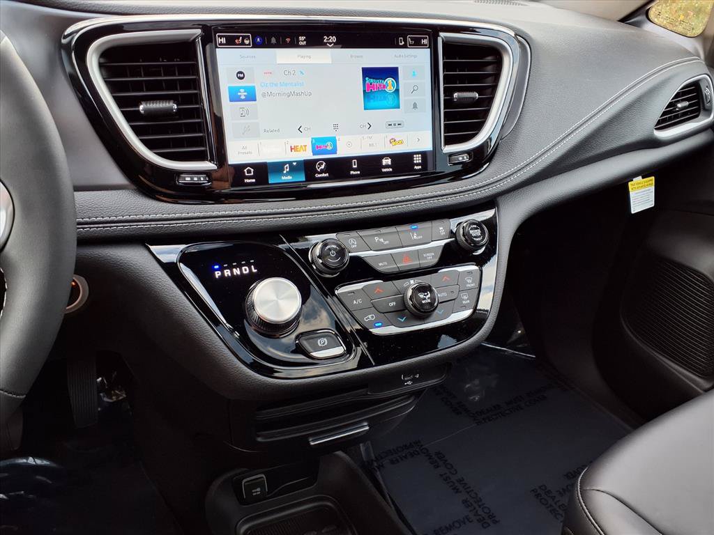 New 2026 Chrysler Pacifica Select image 6