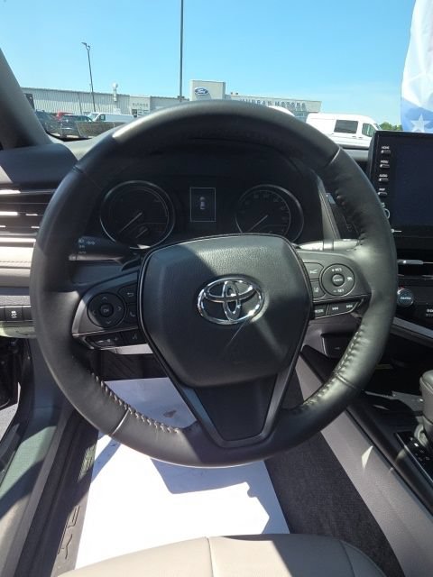 Used 2023 Toyota Camry SE w/ Cold Weather Package FWD image 9