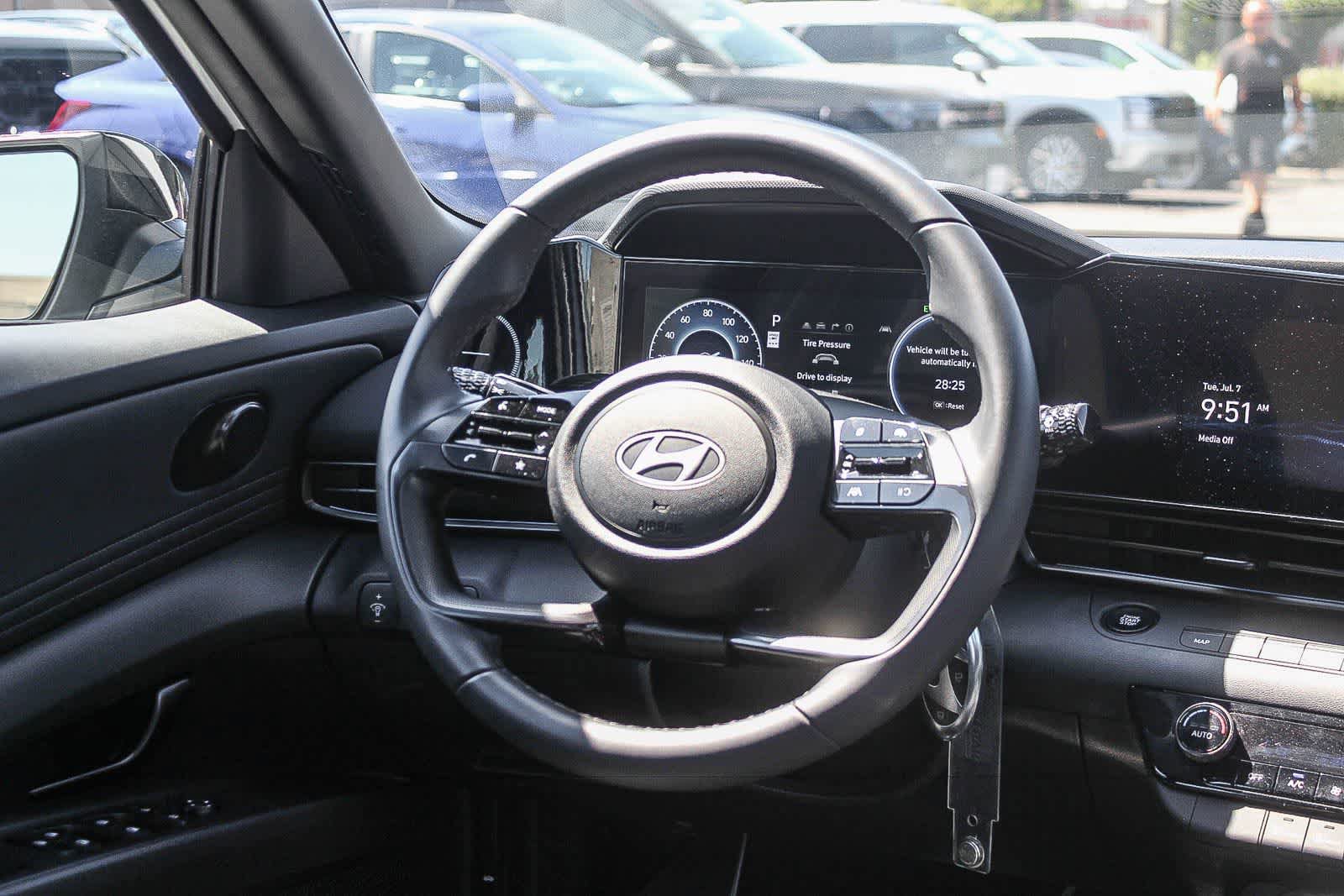 Certified 2025 Hyundai Elantra SEL FWD image 19