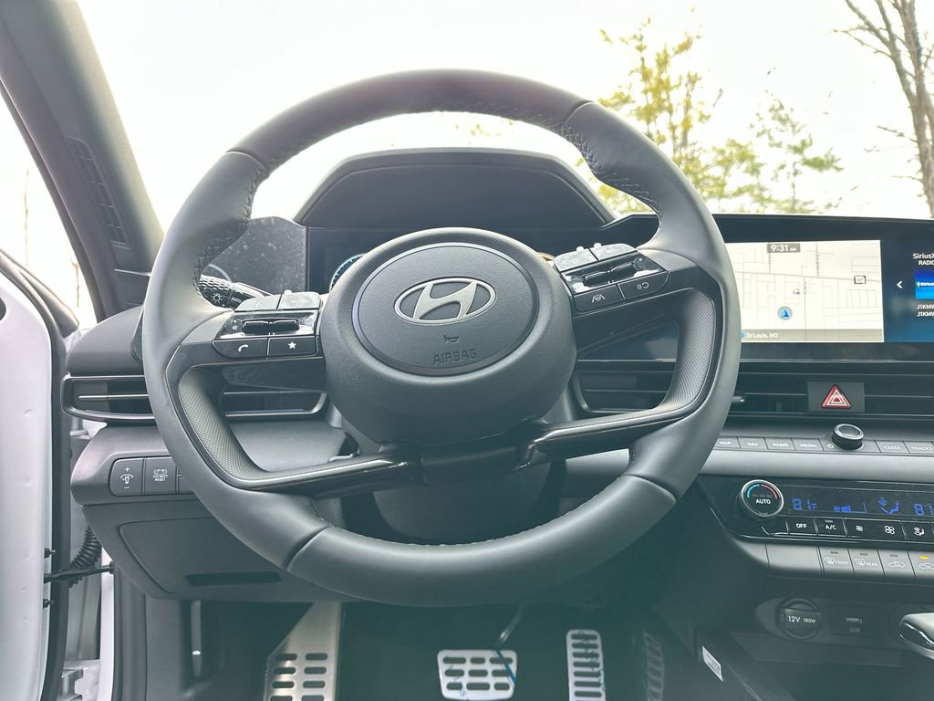 Used 2025 Hyundai Elantra SEL image 33