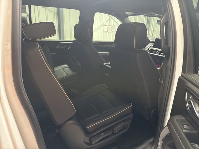Used 2023 Chevrolet Suburban Premier image 12
