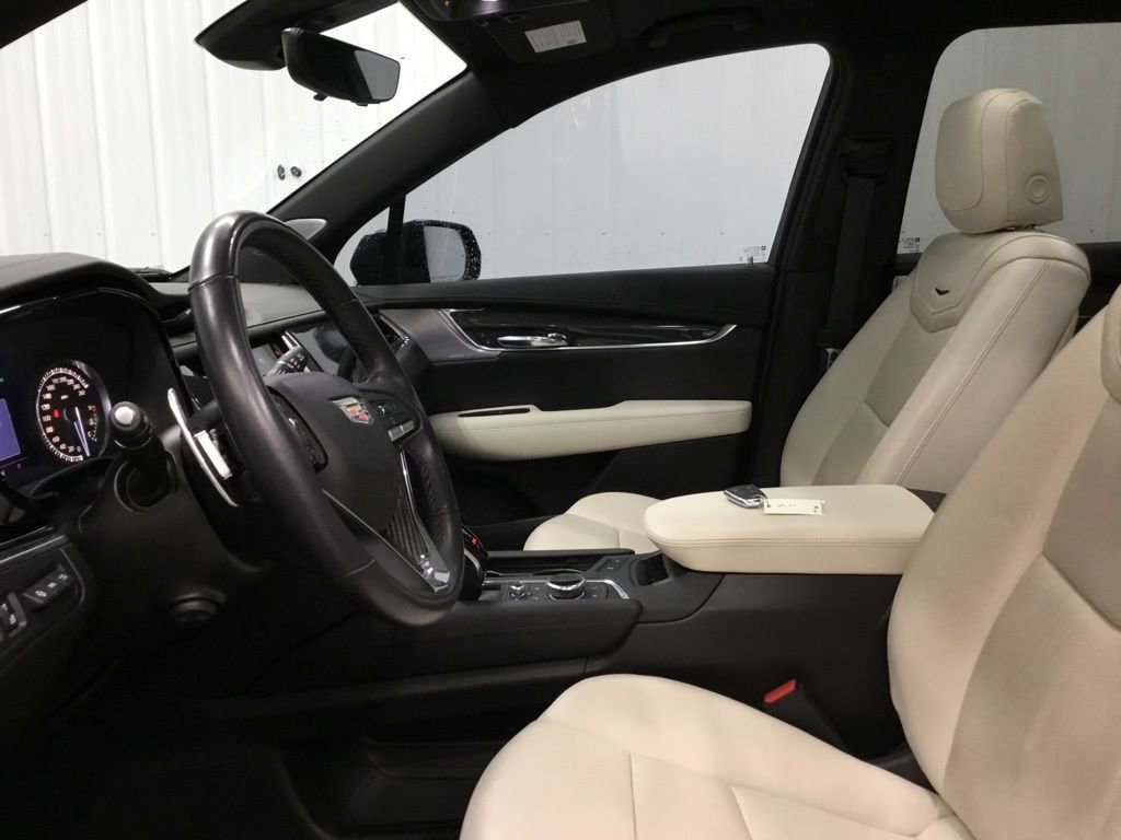 Used 2023 Cadillac XT6 Sport w/ Technology Package AWD/4WD image 5