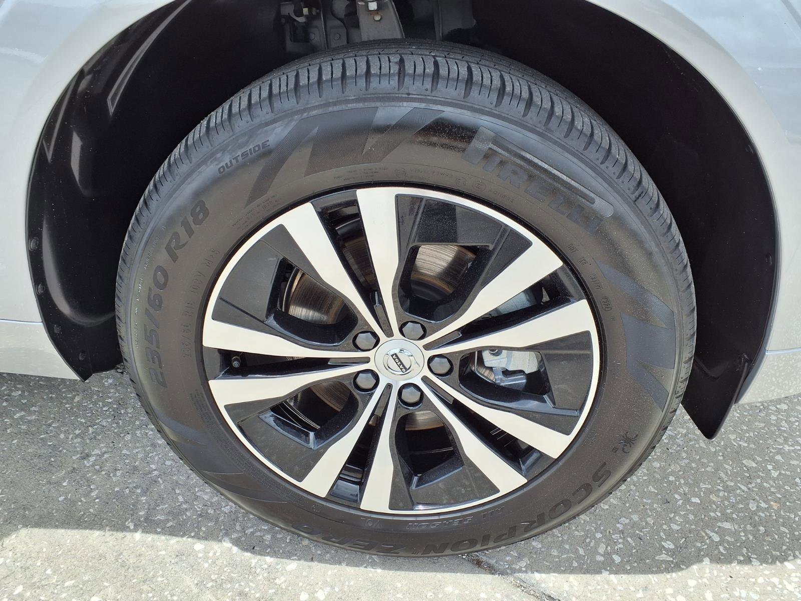 Certified 2025 Volvo XC60 B5 Core AWD/4WD image 9