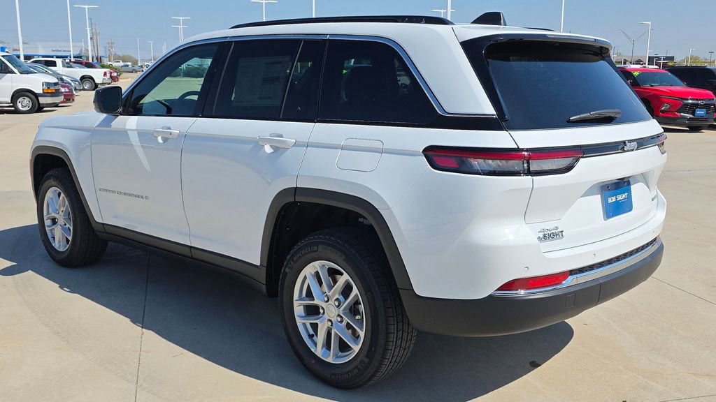 New 2026 Jeep Grand Cherokee Laredo AWD/4WD image 3
