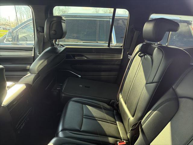 Certified 2025 Jeep Wagoneer 4WD image 9