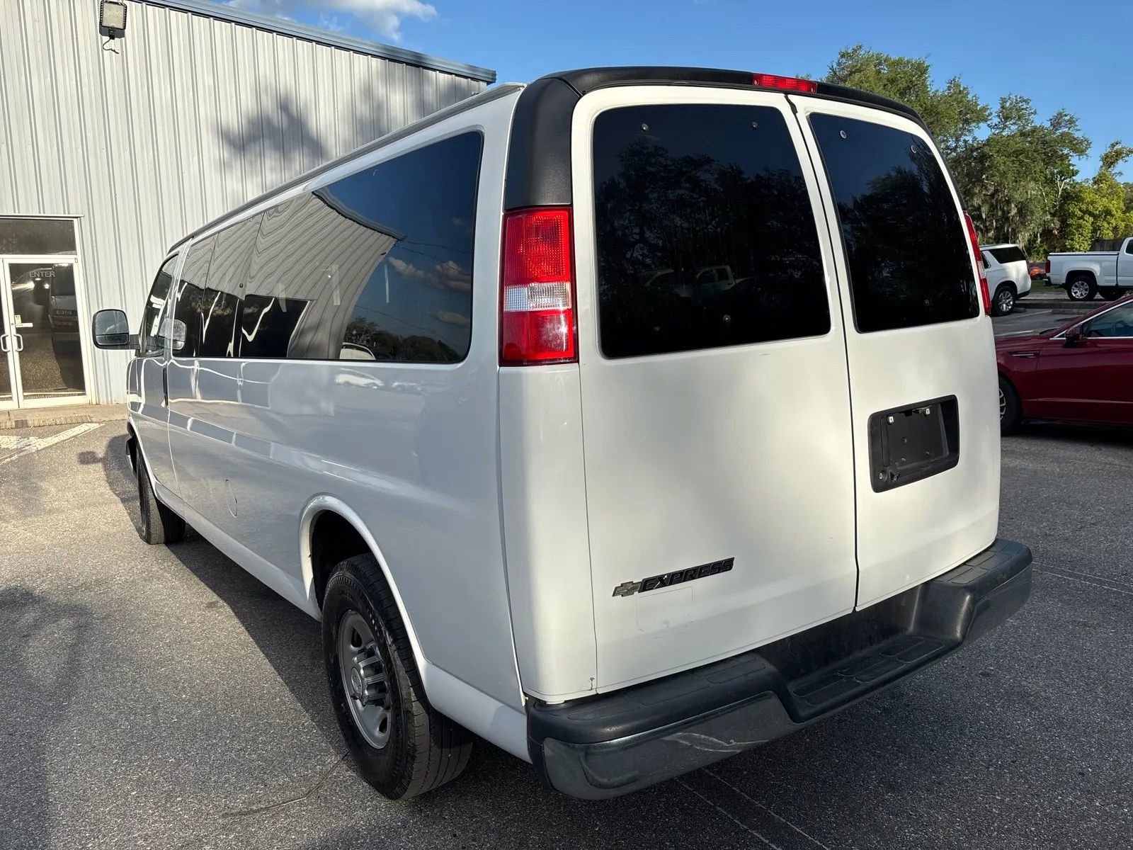 Used 2020 Chevrolet Express 3500 LT w/ LT Preferred Equipment Group RWD image 7