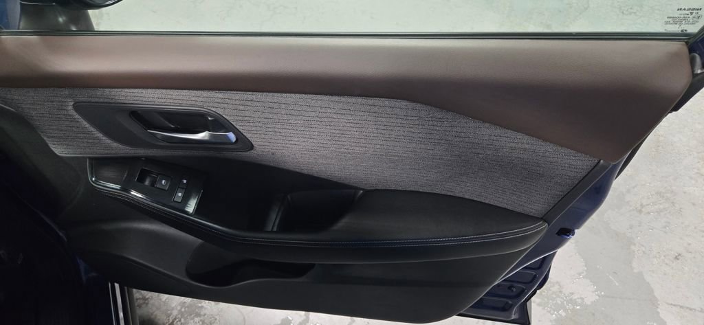 Used 2023 Nissan Rogue SV image 39