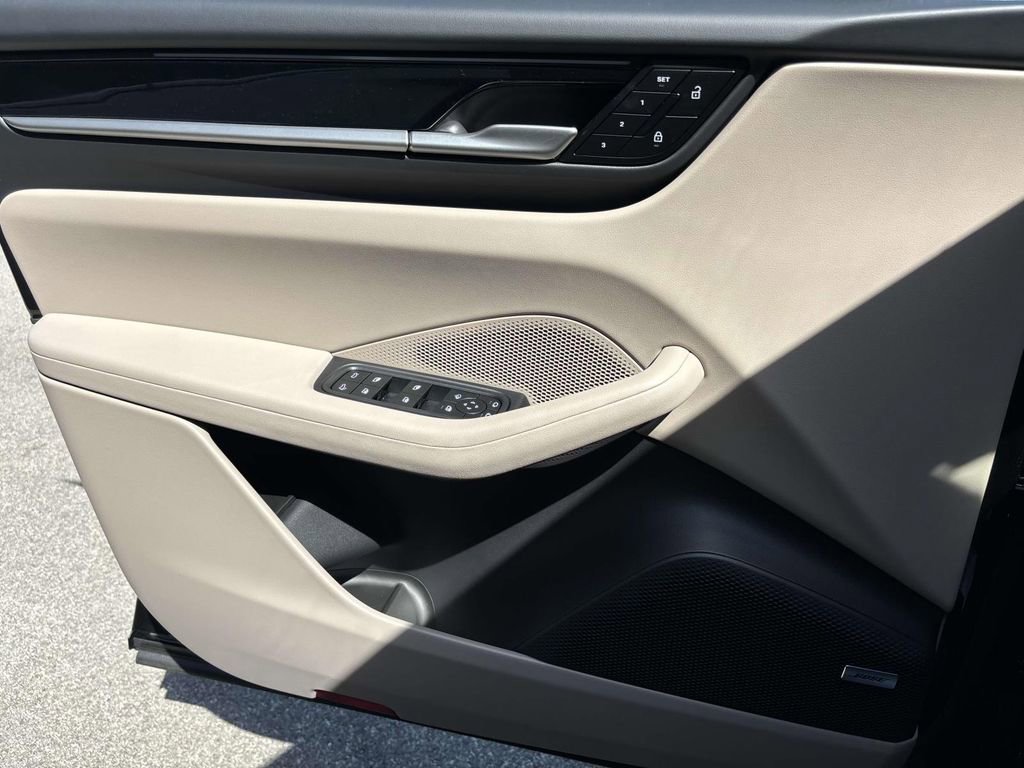 Used 2025 Porsche Macan Electric image 22