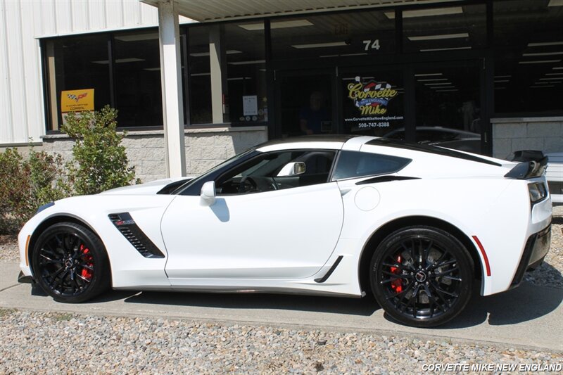 Used 2015 Chevrolet Corvette Z06 w/ 3LZ Preferred Equipment Group RWD image 6