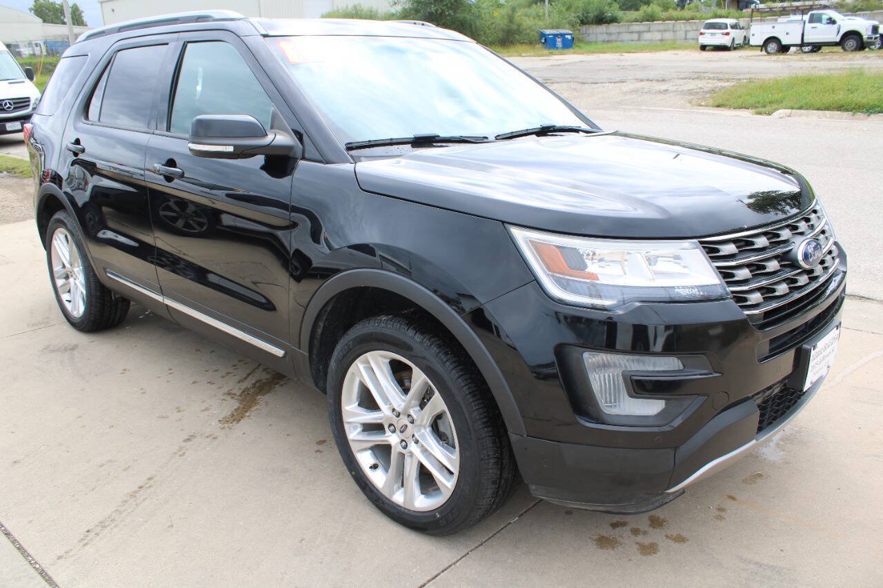 Used 2016 Ford Explorer XLT w/ Equipment Group 202A AWD/4WD image 4