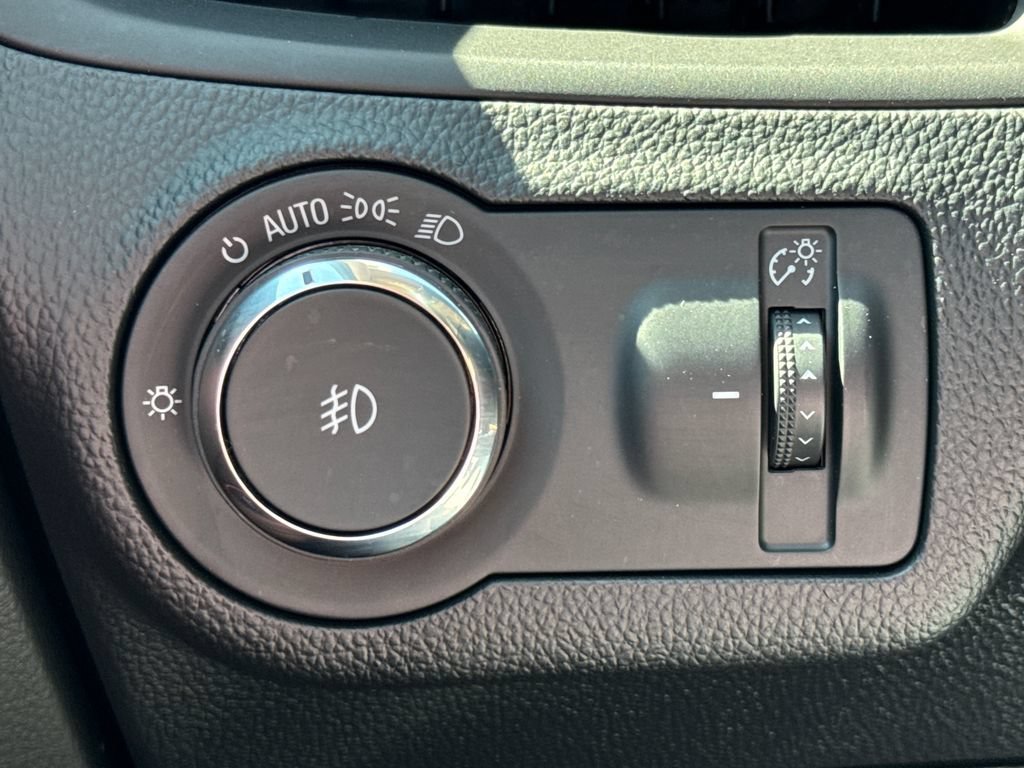 Certified 2019 Buick Envision Essence FWD image 29
