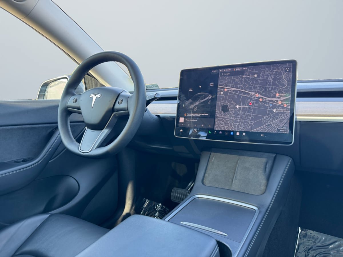Used 2021 Tesla Model Y Long Range image 14