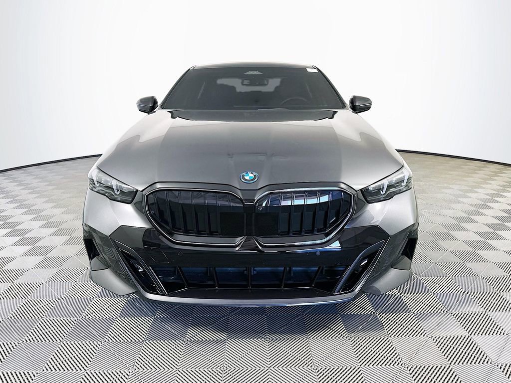 Used 2026 BMW 550e xDrive w/ Premium Package image 3