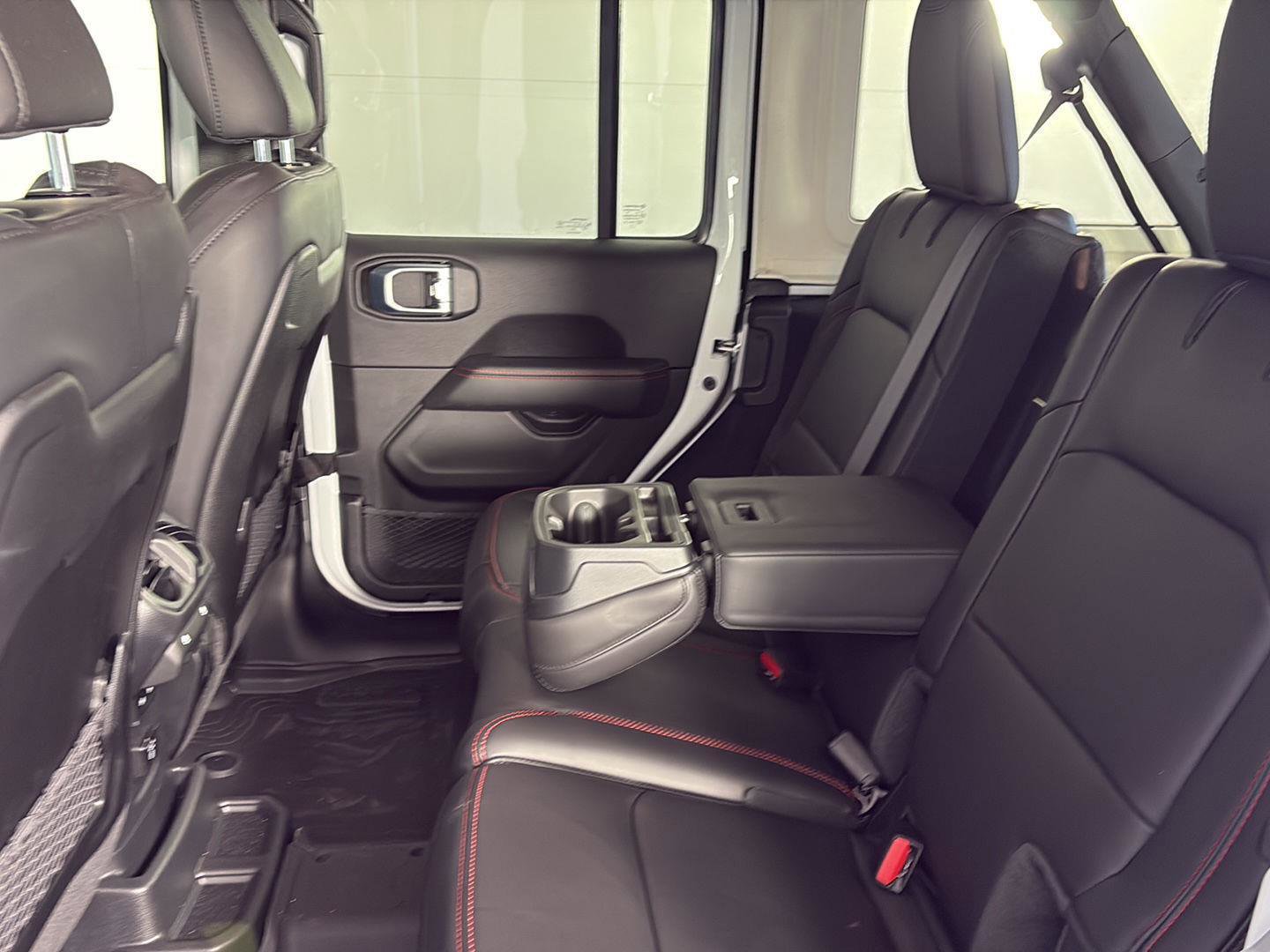 Used 2026 Jeep Wrangler Unlimited Rubicon w/ Steel Bumper Group image 24