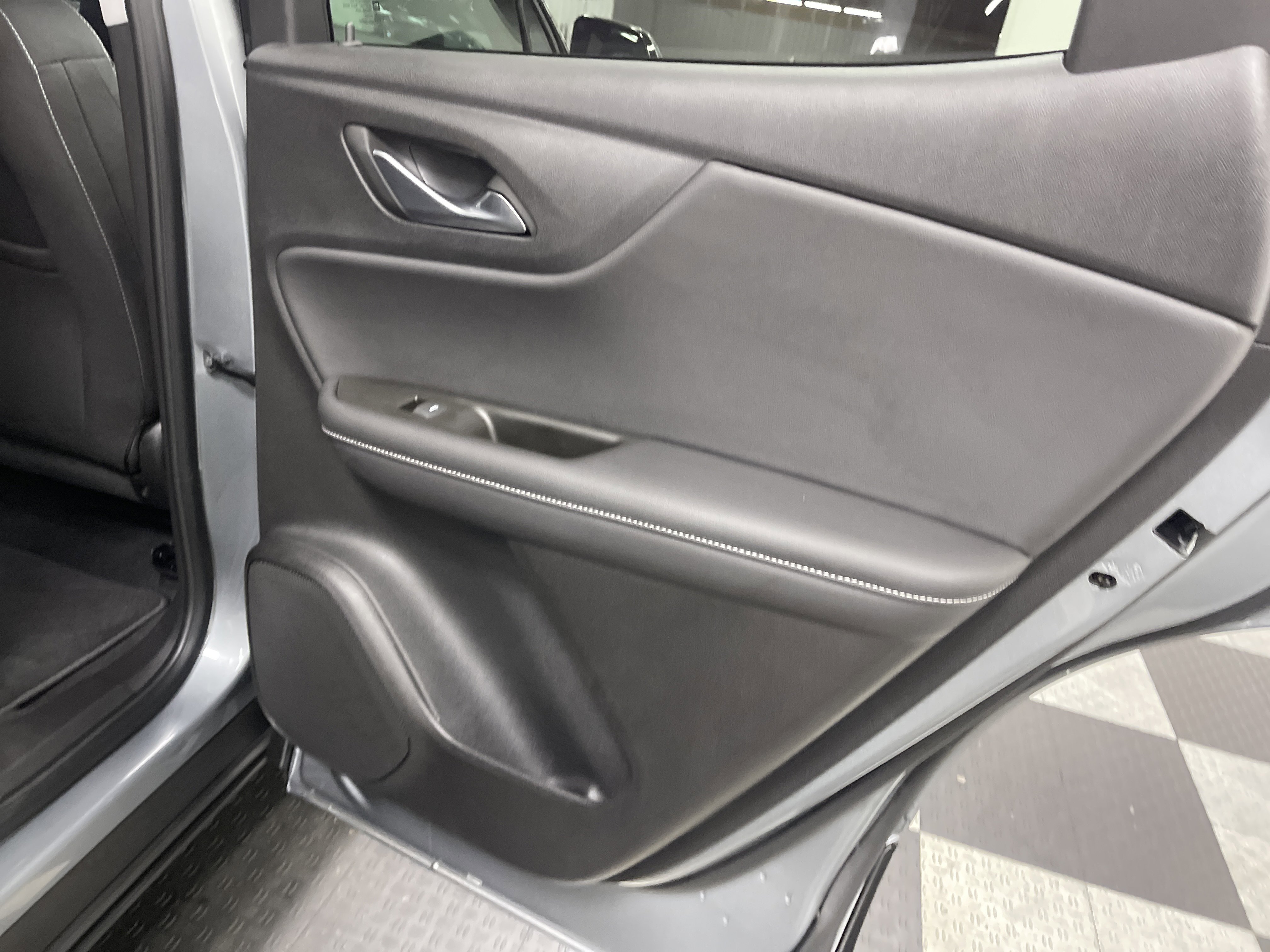 Used 2025 Chevrolet Blazer LT AWD/4WD image 19
