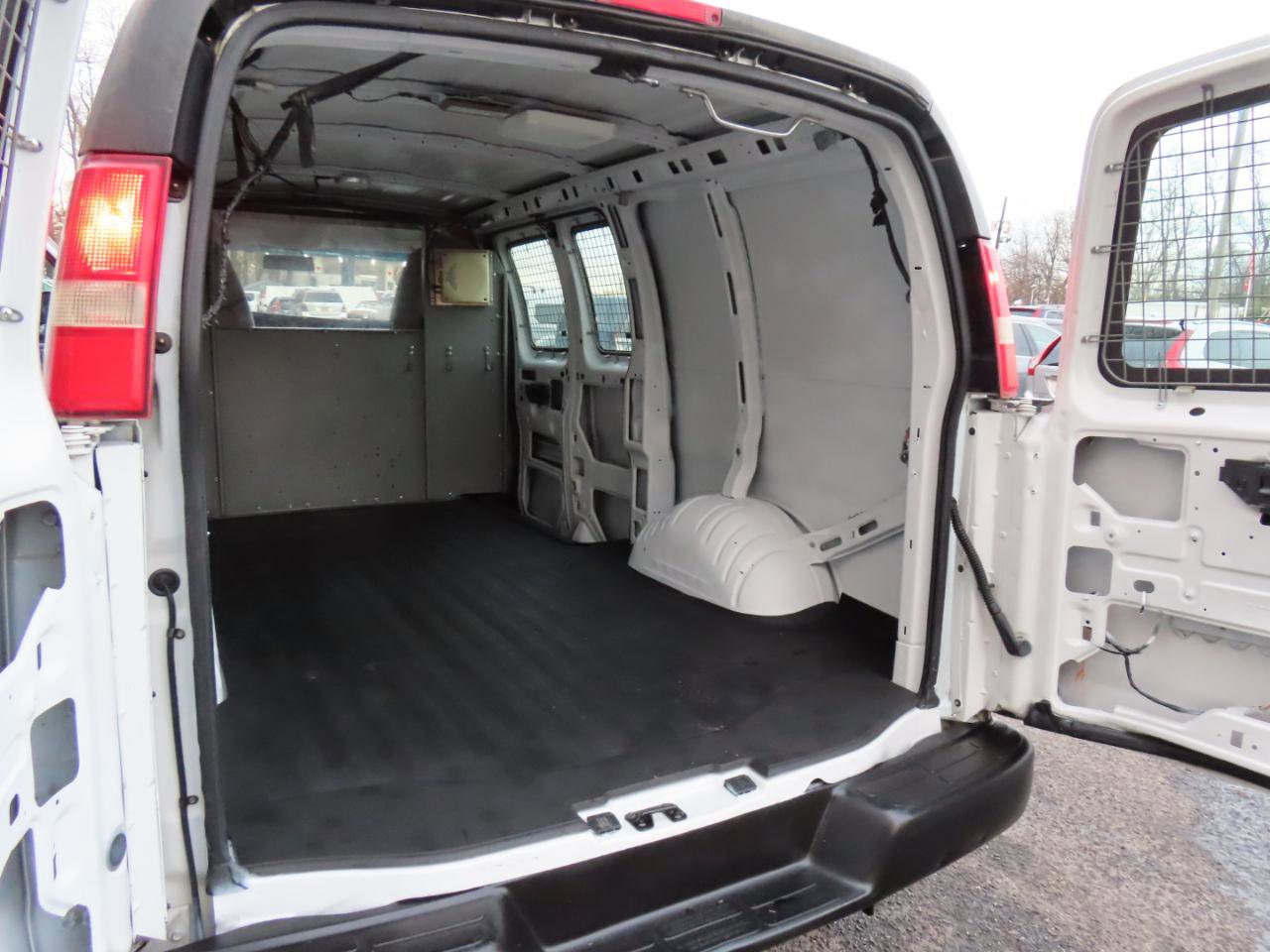 Used 2013 Chevrolet Express 2500 RWD image 8