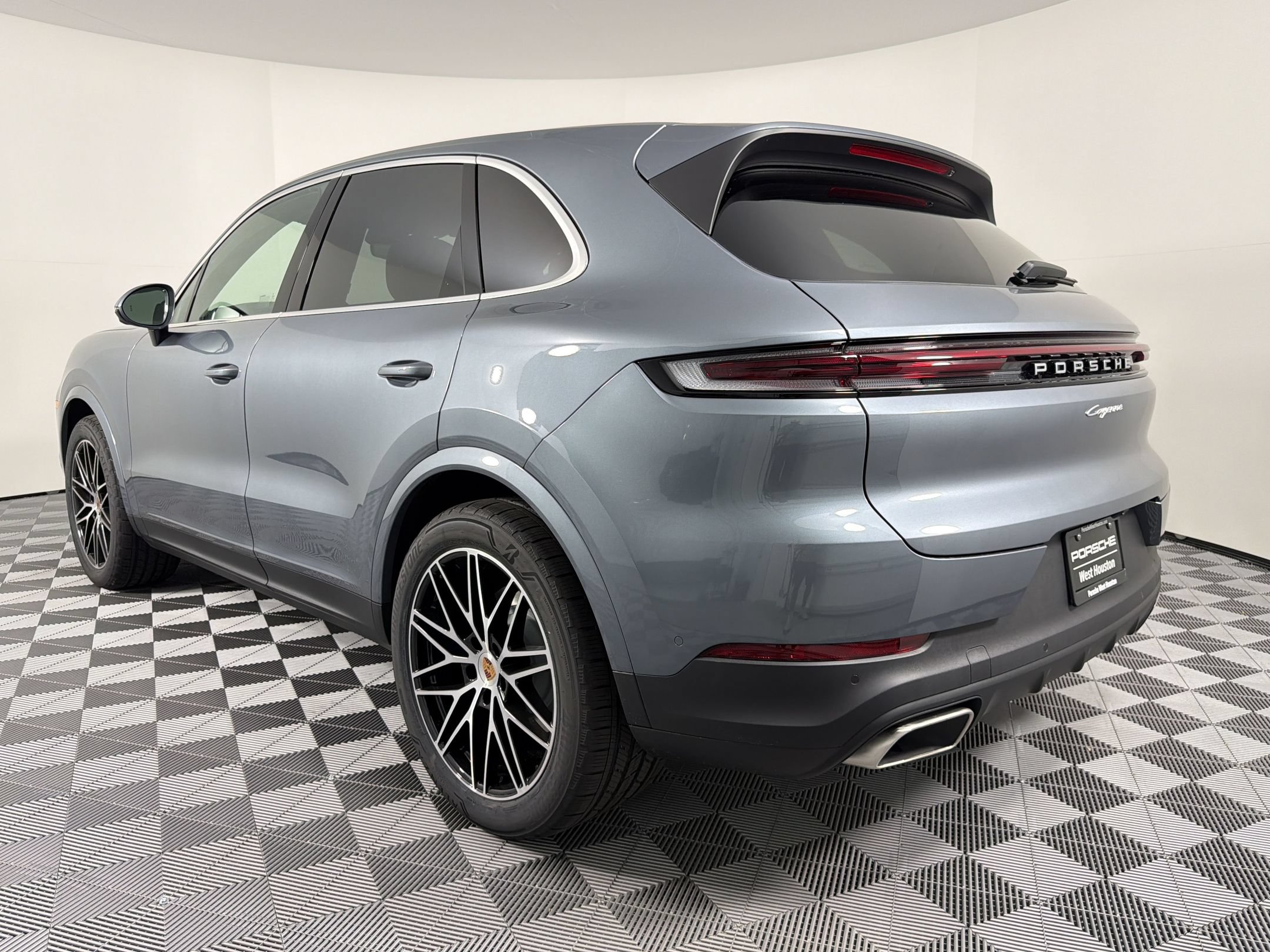Certified 2026 Porsche Cayenne AWD/4WD image 3