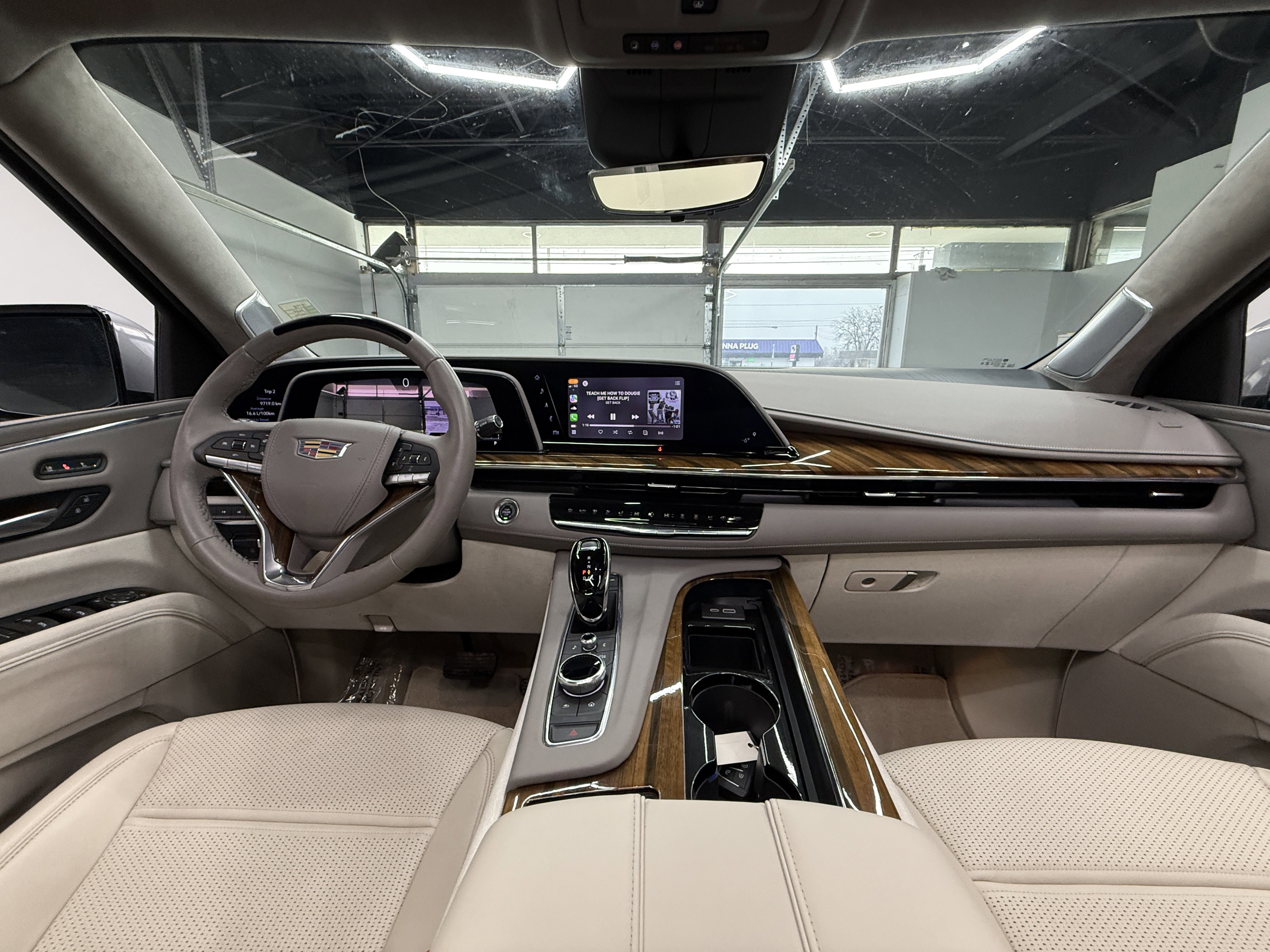 Used 2024 Cadillac Escalade Sport Platinum image 18