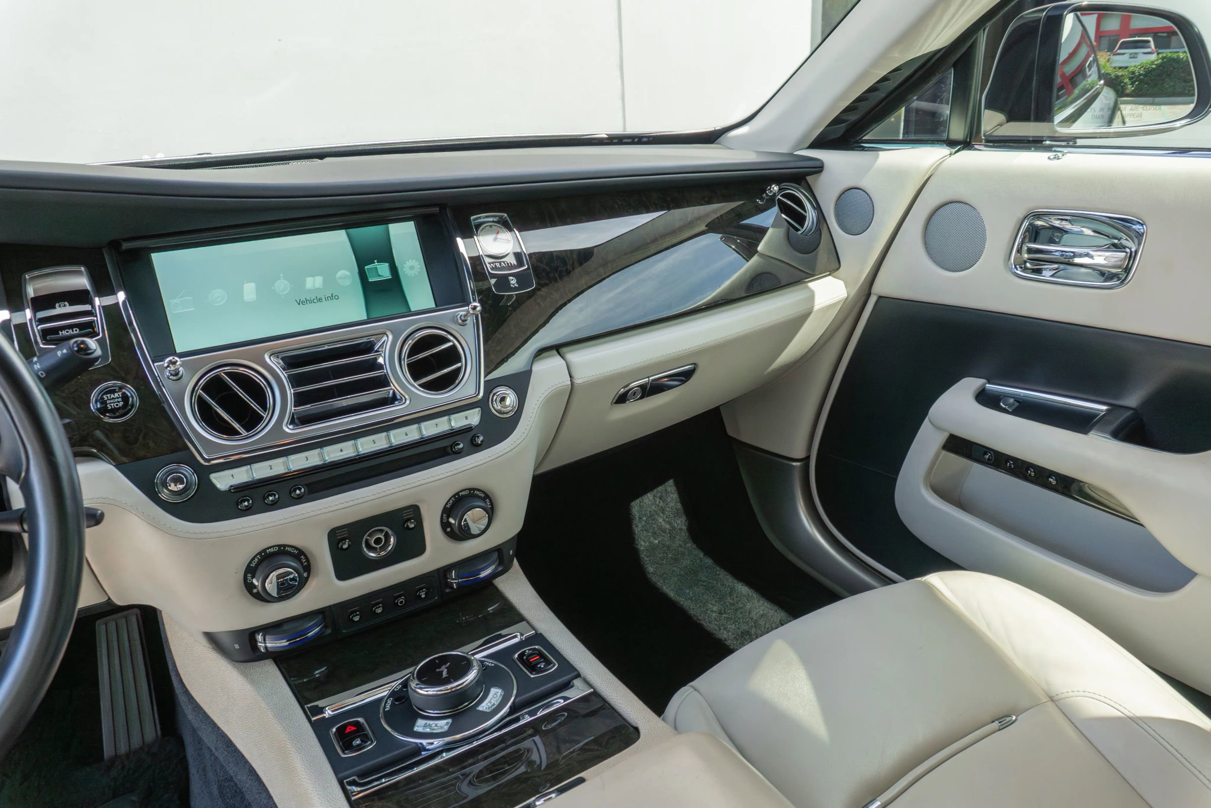 Used 2016 Rolls-Royce Wraith RWD image 70