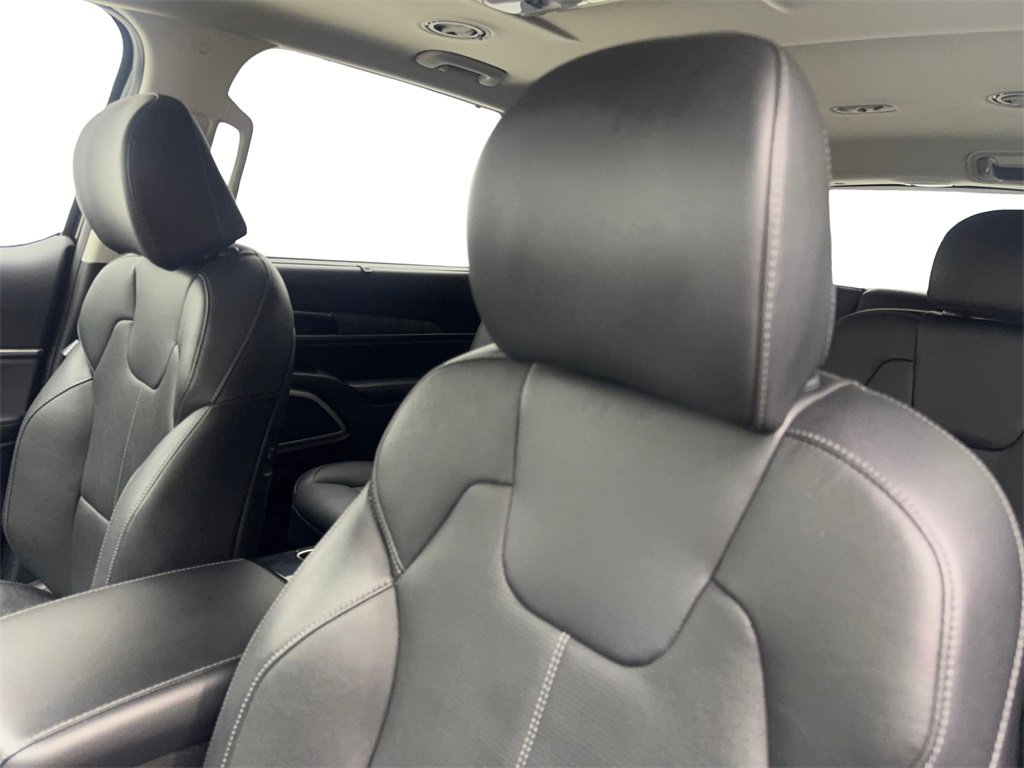 Used 2025 Kia Telluride EX w/ EX Captain's Chair Package image 26