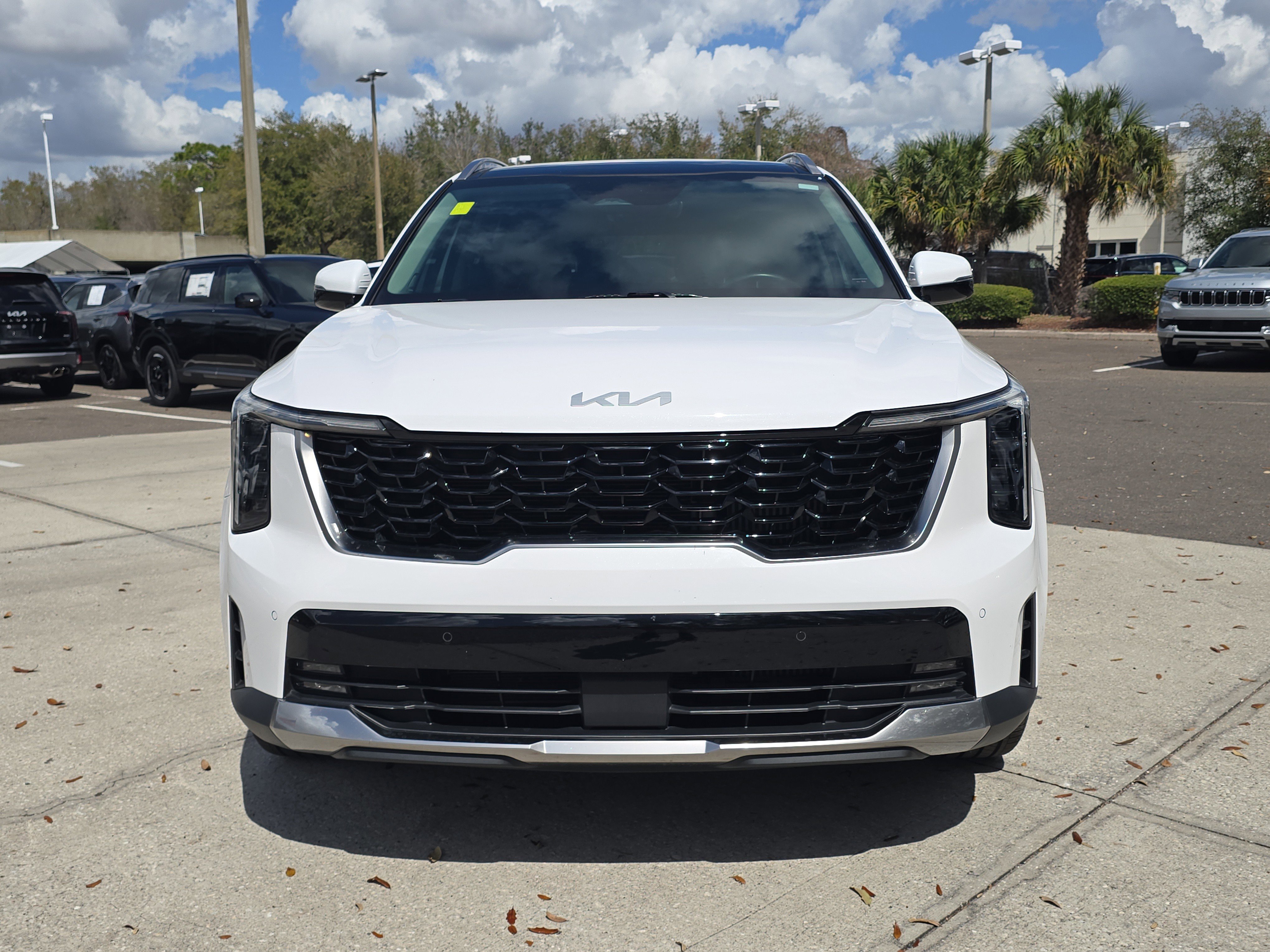 Used 2025 Kia Sorento EX w/ Panoramic Sunroof Package image 3