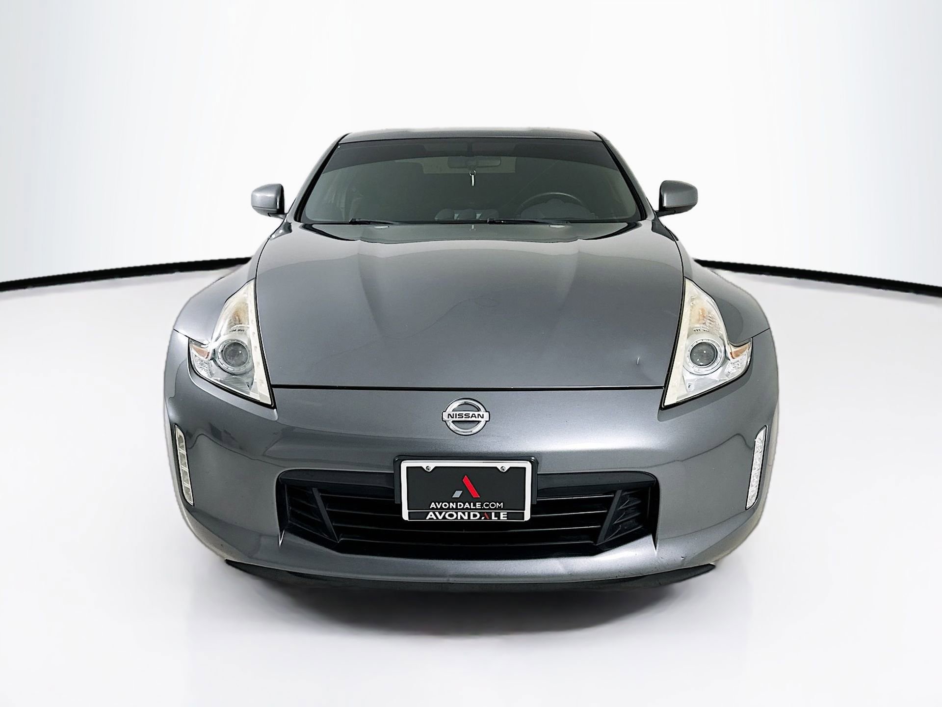 Used 2017 Nissan 370Z Coupe RWD image 2
