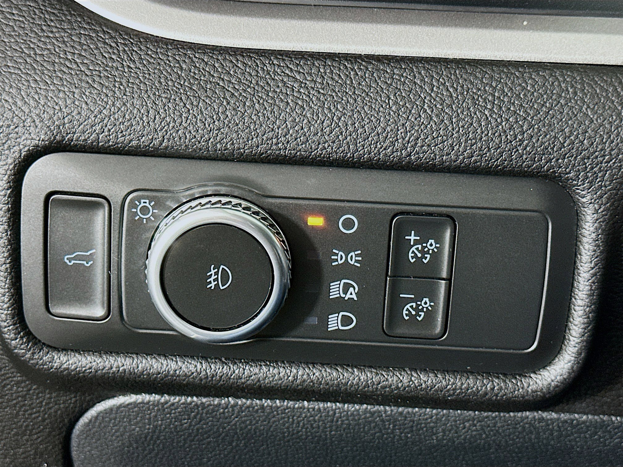 Used 2022 Ford Explorer XLT w/ Equipment Group 202A image 17