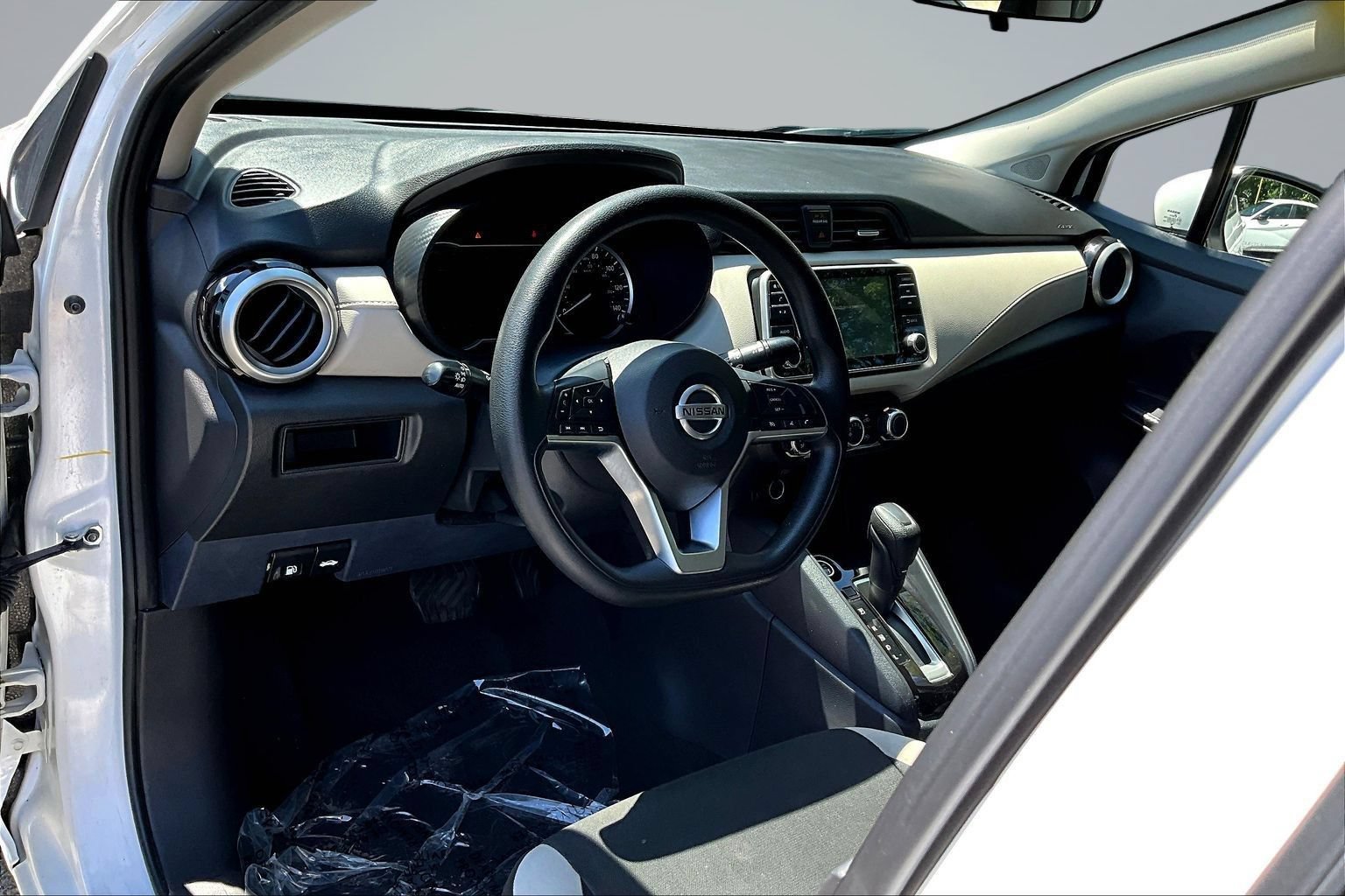 Used 2022 Nissan Versa SV FWD image 16