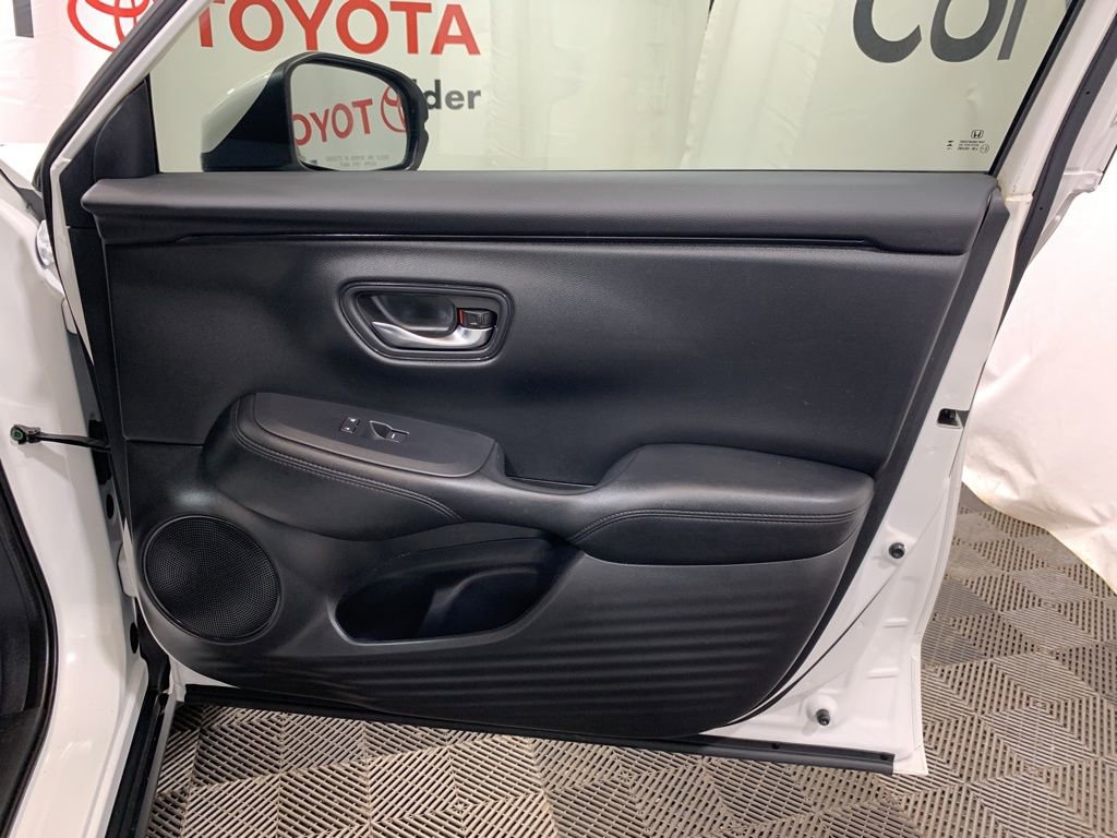 Used 2025 Honda HR-V LX image 9