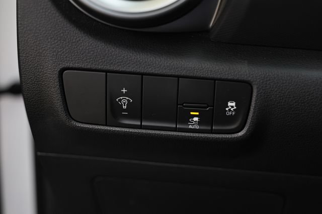 Used 2023 Hyundai Kona SE FWD image 18