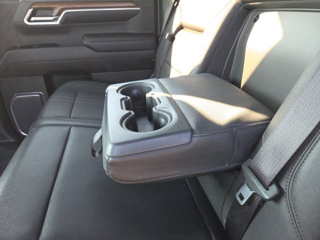 Used 2022 Chevrolet Silverado 1500 High Country w/ High Country Premium Package AWD/4WD image 17
